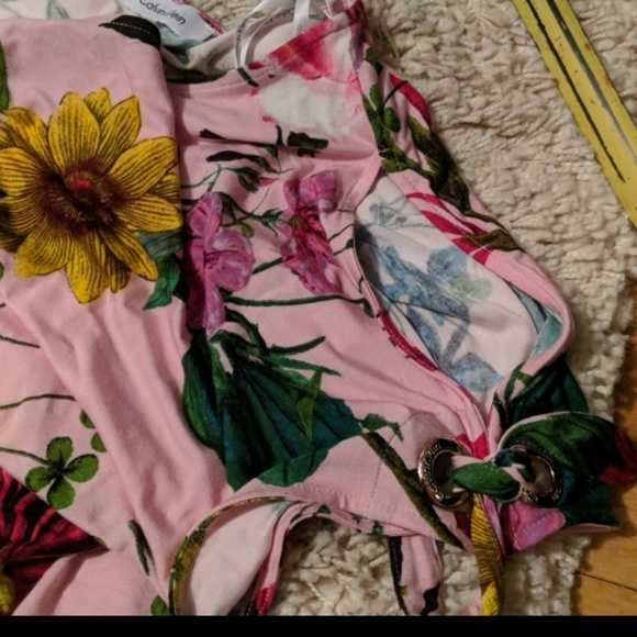 Floral sunflower cold shoulder shirt - Picture 2 of 4